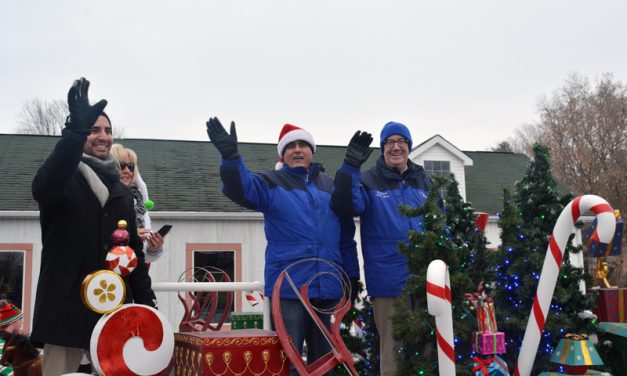 Santa Claus visits Metcalfe