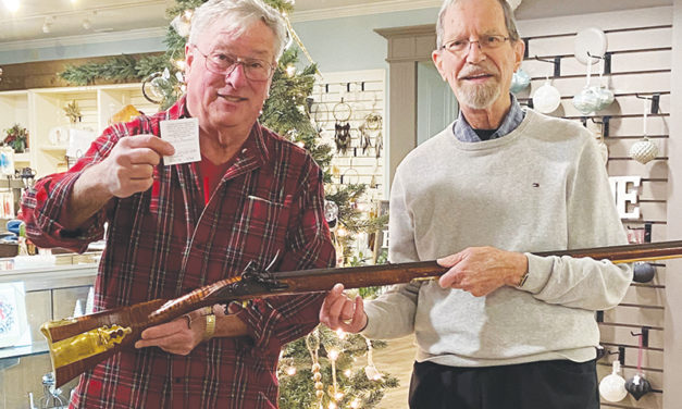 Replica Flintlock Kentucky rifle won by Kemptville man