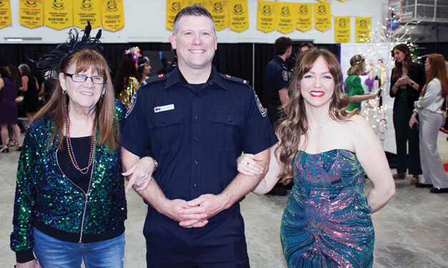 Russell’s Ladies’ Night celebrates Mardi Gras