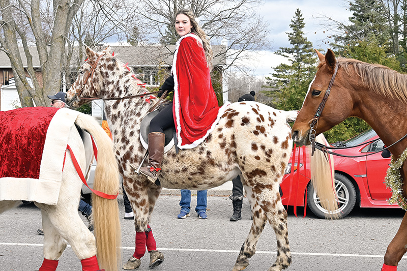 Large crowd gathers in Russell to greet Santa